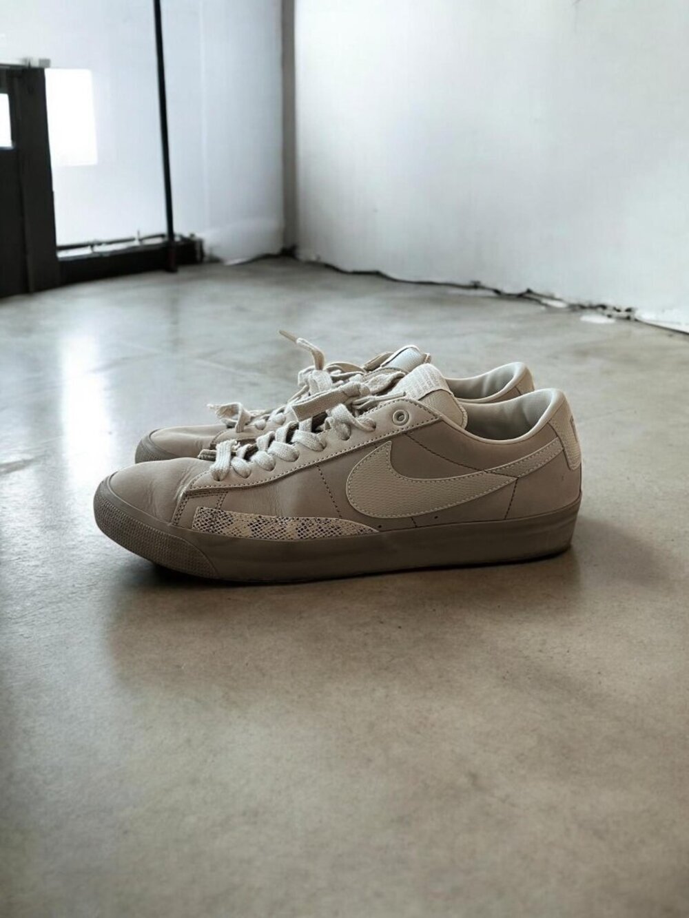 Nike SB Blazer Low FPAR Shoes Sneakers Snake-Print Accent Mens Size 9.5